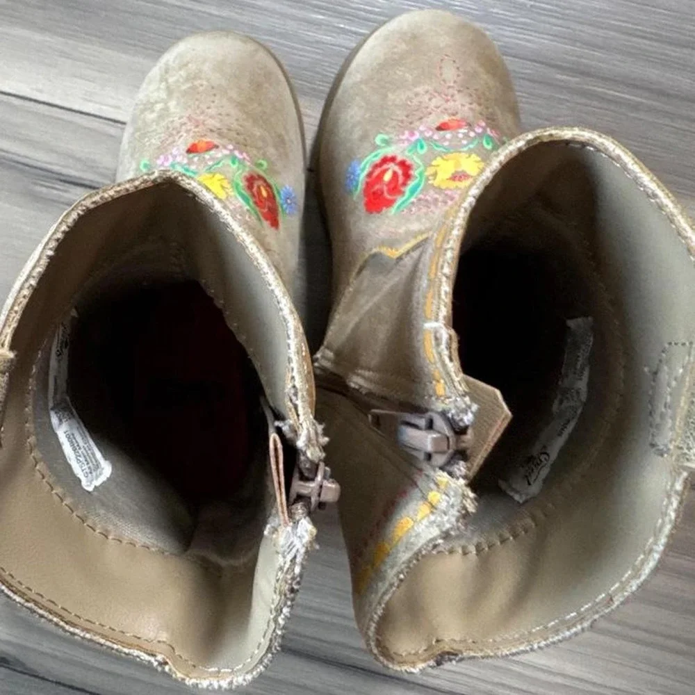 Adorable Disney Spirit Boots in toddler size 7 featuring an embroidered horse